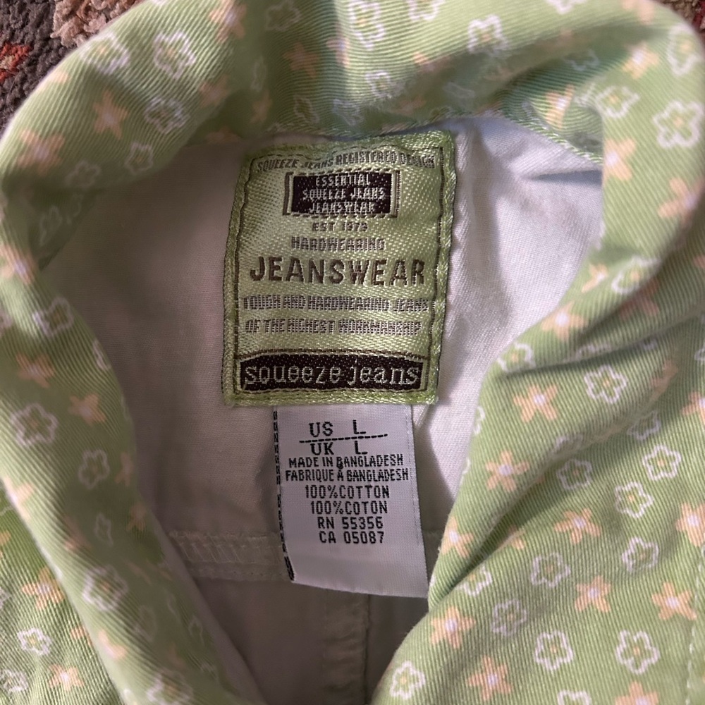 Cute Button-Up Top - Picture 3 of 3